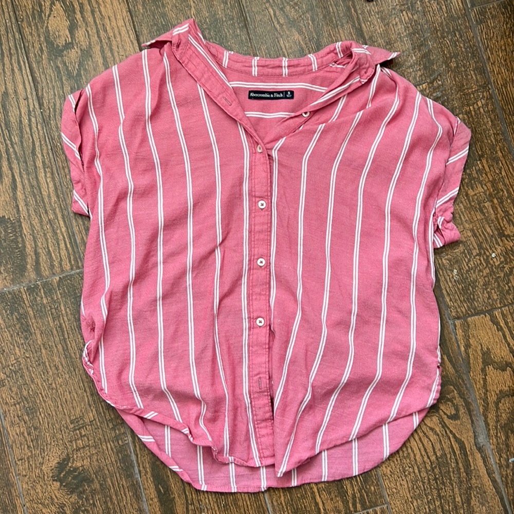 Short sleeve button up top